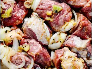 Шашлык маринованный из свинины (Шейка)